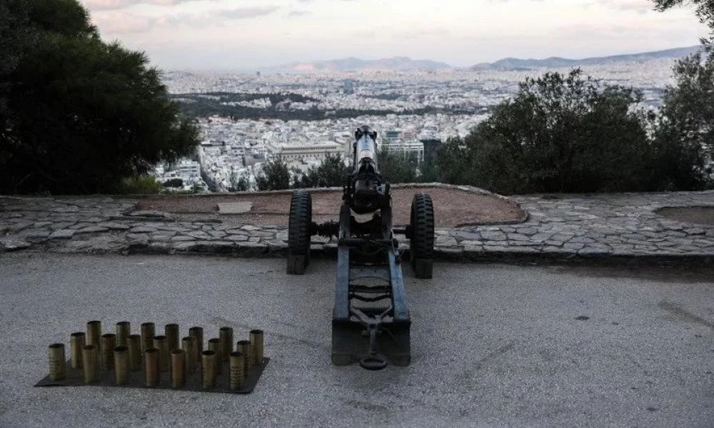 28η Οκτωβρίου: Μπλόκαρε το κανόνι στο Λυκαβηττό-Με το εφεδρικό έγιναν οι βολές
